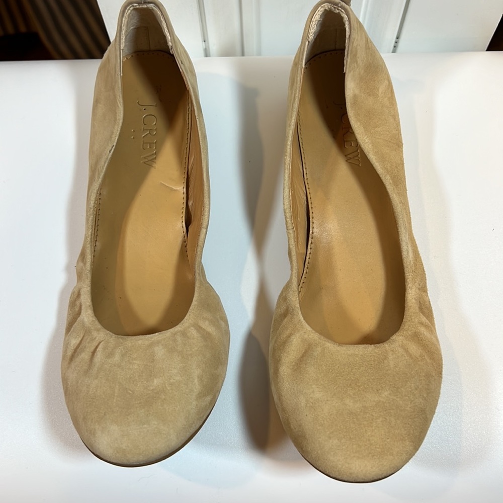 J. Crew women’s flats size 7 tan suede classic round toe hidden elastic for fit